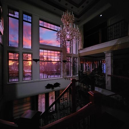 Empress Palace Hotel Суррей Экстерьер фото