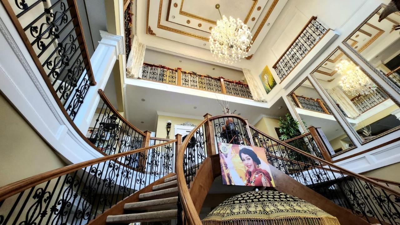 Empress Palace Hotel Суррей Экстерьер фото